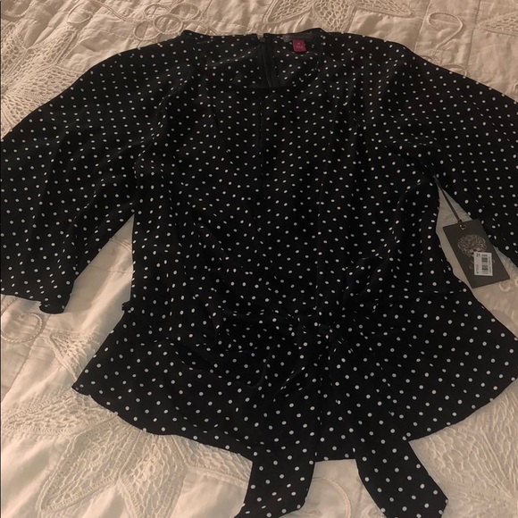 VINCE CAMUTO Tie-Front Keyhole Top Black/White Dot - Picture 4 of 8